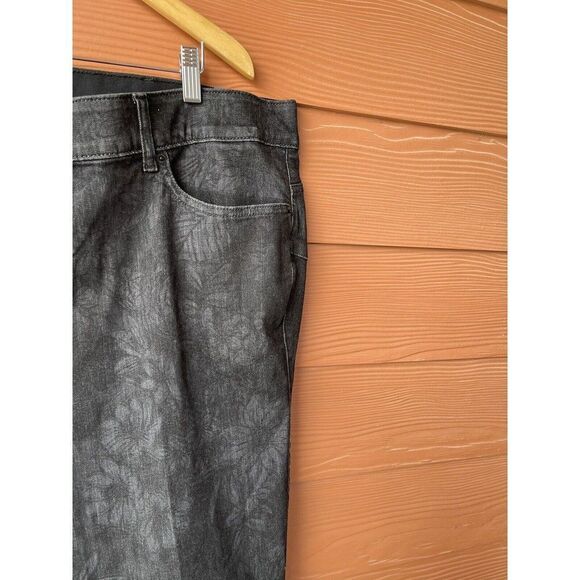 Torrid Bombshell Flare Super Soft Jeans Women’s Size 28 Reg Black Floral - Picture 5 of 15